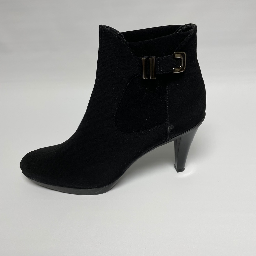 Stuart Weizmann women’s bootie